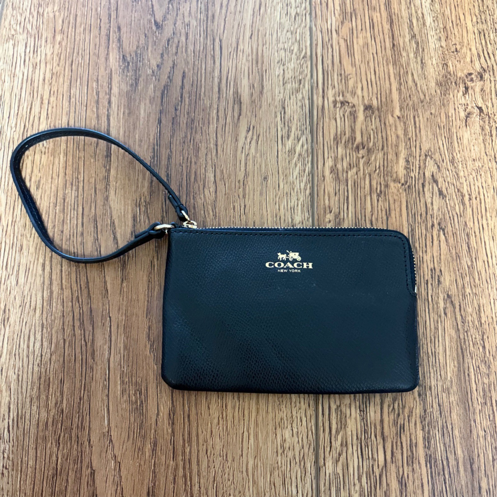 Coach Corner Zip Wristlet Black Crossgrain Leather Gold Logo Wallet Bag