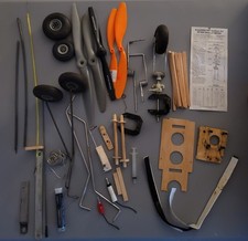 MISCELLANEOUS LOT OF RC MODEL AIRPLANE PARTS