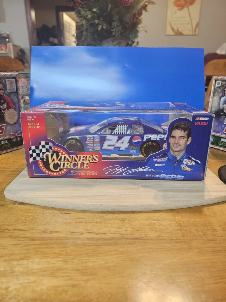 JEFF GORDON 1998 WINNERS CIRCLE # 24 PEPSI 1:24 SCALE DIECAST COLLECTIBLE - Image 2 of 2