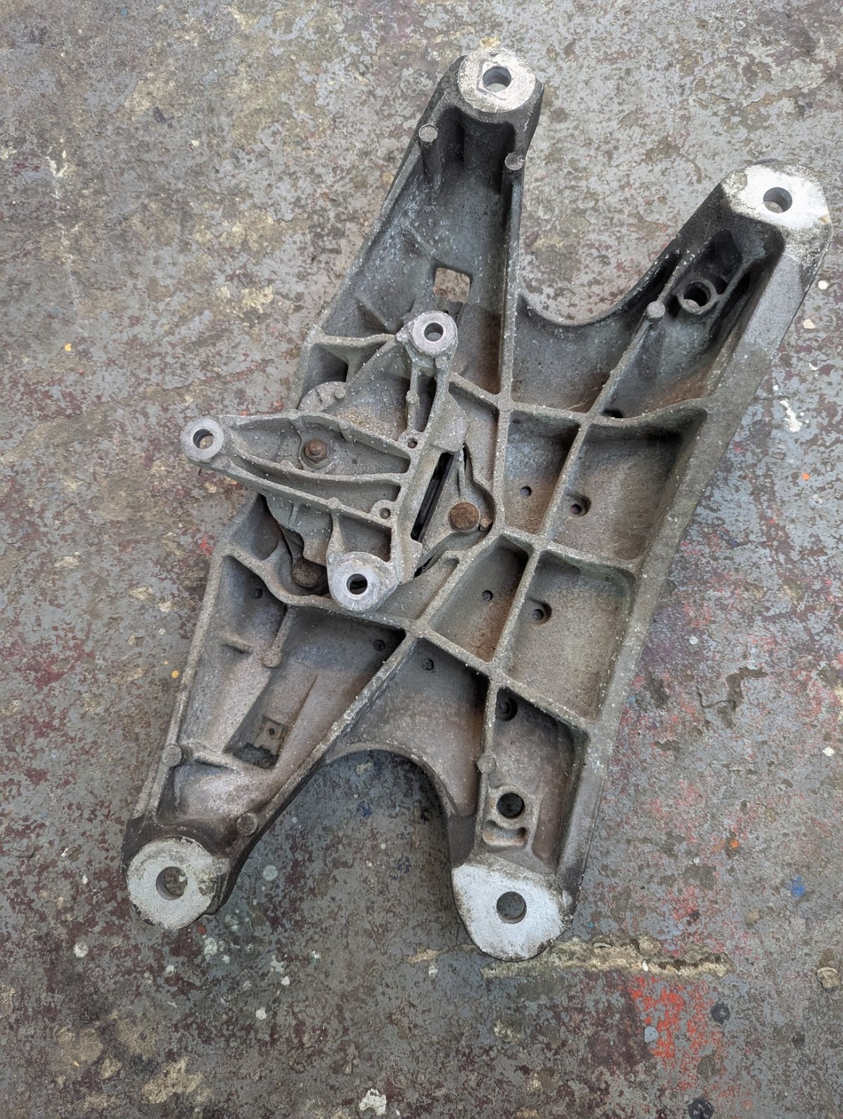 Audi A5 2011 Engine Mount Bracket and Gearbox Mount Bracket 8k0399263AF COMPLETE