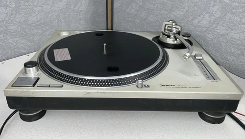 Technics Quartz Direct Drive Turntable Systme SL-1200MK2 SL-1200 MK2 SL 1200 A-1