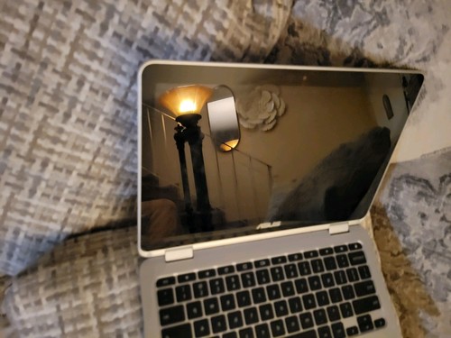 ASUS C302C Chromebook Flip (64GB, Core M3, 2.2GHz, 4GB) -(AS IS FOR PARTS) - Picture 8 of 18