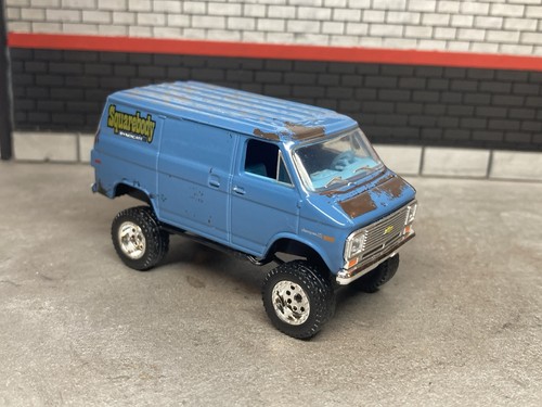 1973 Chevy Van G20 G10 Lifted 4x4 Truck 1/64 Diecast Custom Off Road M2 Machines - Picture 3 of 13