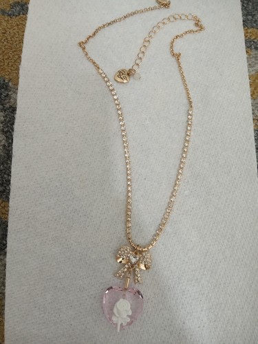 Betsey Johnson Clear Pink Heart With White Rose & Bow Gold Tone Necklace - Picture 1 of 6