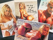 Trish Stratus Wrestling Cards, Autograph and Memorabilia Guide 25