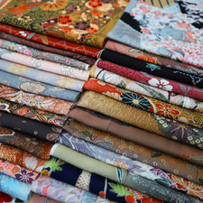 Japanese Fabric Scrap Set Traditional Patterns 100 Silk Lot 33pcs Kimono60114