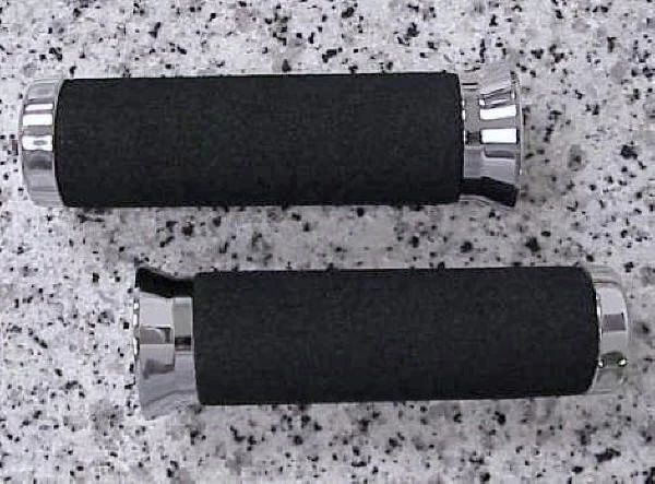 Honda Magna Sabre Shadow 600 750 Spirit 1100 VT 1300 VTX 1800 CHROME FOAM GRIPS - Image 2 of 2