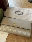Gucci Greige GG Portefeuille Long Cuir Initiales F.F. Monnaies cartes cuir occasion