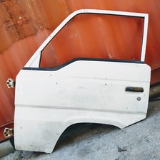 Porte avant et accessoires Nissan URVAN