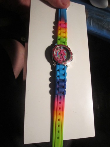 VINTAGE PEACE SYMBOL THEME WATCH RAINBOW RUBBER BAND FITS TO 8" WRIST - BBA-33A - Picture 3 of 4