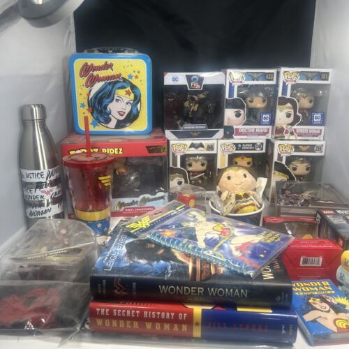 LARGE LOT DC COMICS WONDER WOMAN FIGURES TOYS FUNKO BOOKS LUNCHBOX - Picture 1 of 6