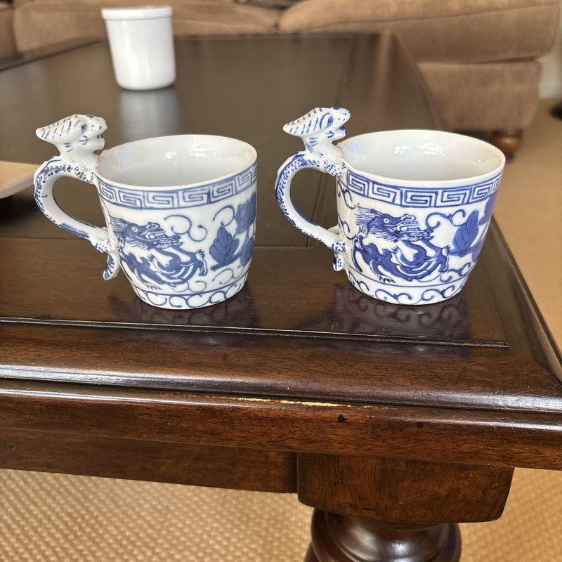 Antique Chinese chinoiserie blue white porcelain tea cup dragon motif signed cir