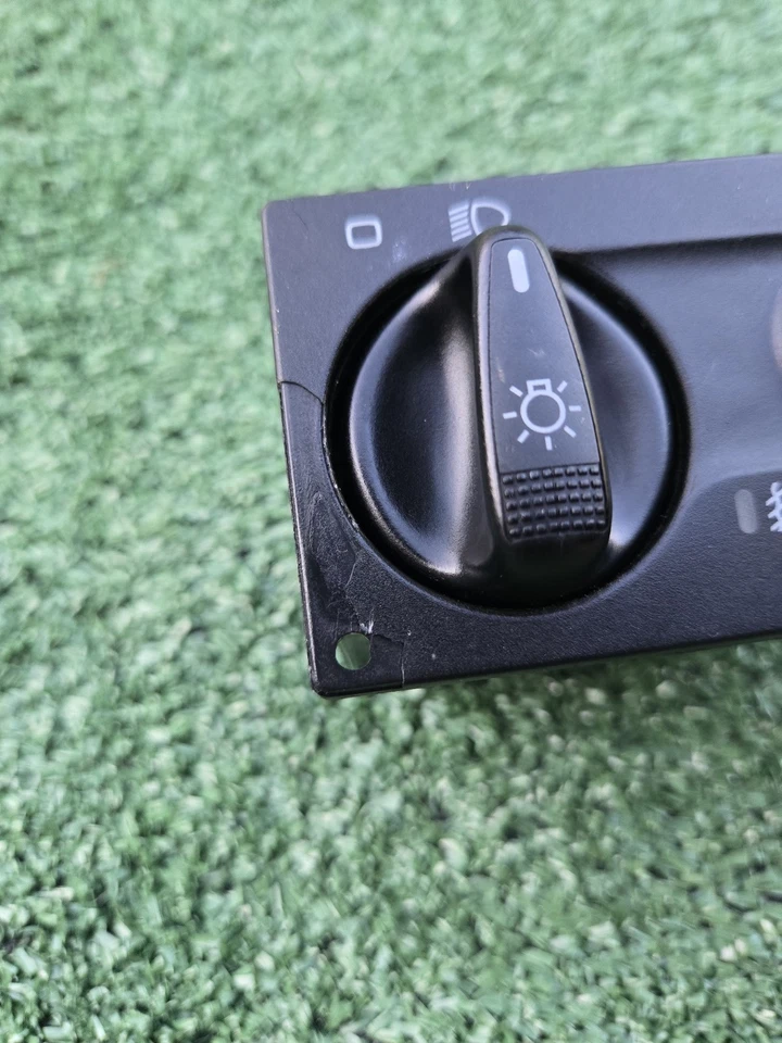 Interruptor de luz de faros antiniebla VW Golf MK3 GTI VR6 1993-1998 Volkswagen OEM Foto 3 de 4