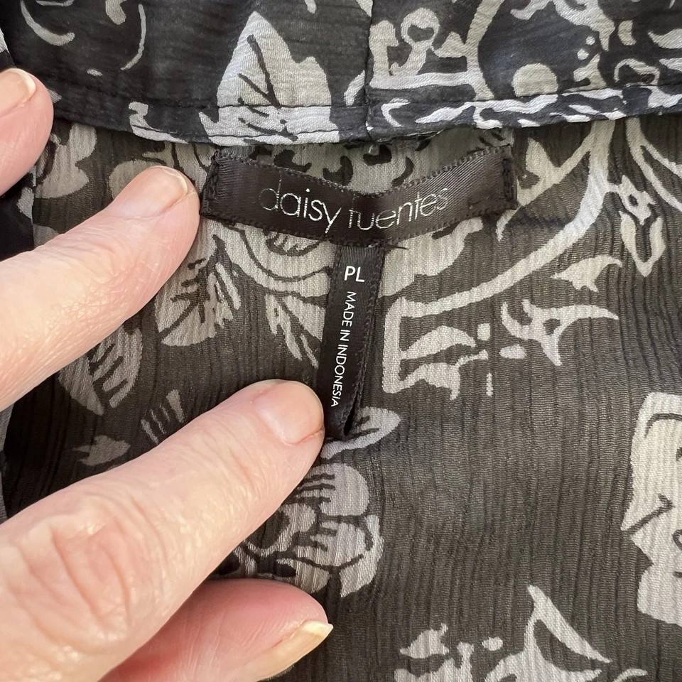 Daisy Fuenties Women's Blouse Top Large BLk Sheer Floral Cap Sleeve, V -Neck - Image 3 of 4
