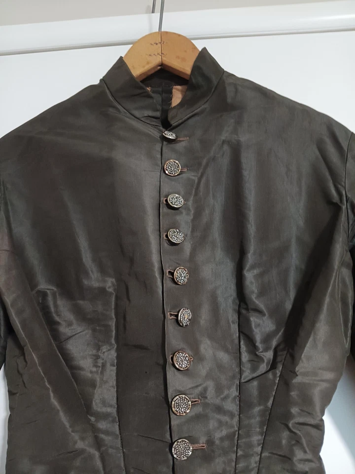 Victorian 1898 Brown Velvet Bustle Jacket w/ Basque Bodice Ruffled Cuffs Belgian - Image 3 of 4