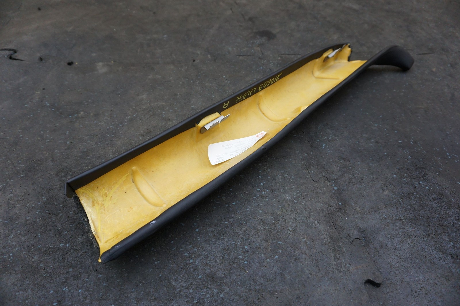Front Left Windshield A Pillar Trim Panel 66972600 Ferrari 612 Scaglietti *Note*