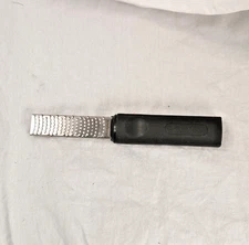 Pampered Chef Microplane Grater/zester, 8.5 inches long, black handle