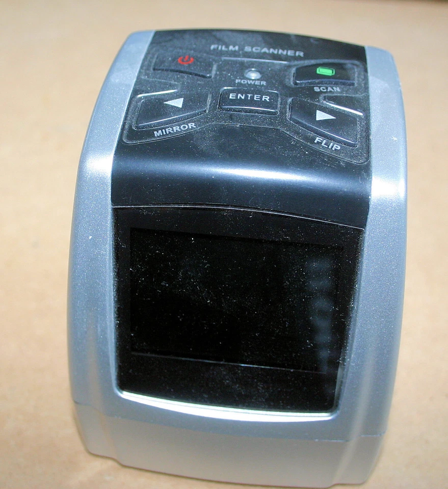 Dia-/Film-Scanner IM0710 (offline scannen + 1GB Speicherkarte)  OVP