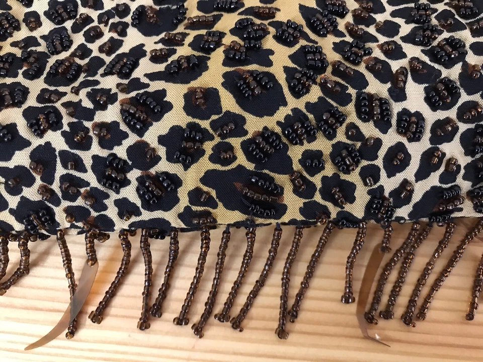 MYSTIQUE Bolso de Mano Hecho a Mano con Cuentas Estampado de Leopardo Flecos Marrón Asas de Bambú Foto 3 de 4