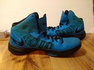 blue and black hyperdunks