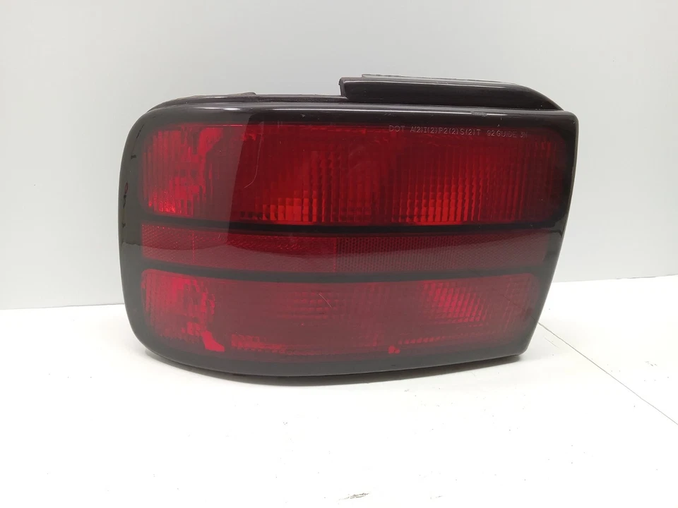 OLDSMOBILE ACHICKVA 1992-1998 LUZ TRASERA IZQUIERDA LADO CONDUCTOR OEM, 166-01452 Foto 2 de 4