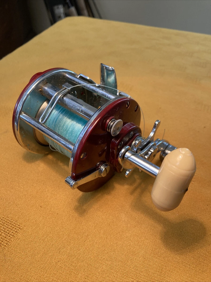 Vintage PENN PEER No. 209. Burgundy. Fishing Reel. Smooth Operation.  Perfect.