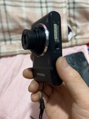 Samsung ES90 Digital Camera (14.2MP 5 x Optical Zoom) 2.7 LCD for