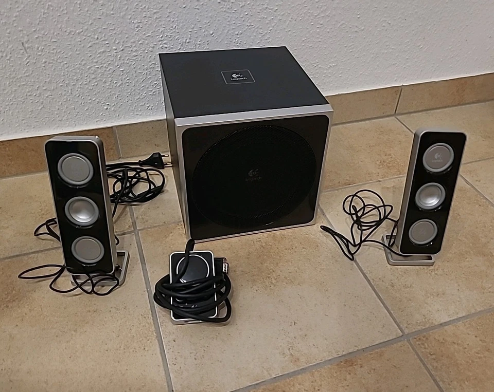 Logitech Lautsprechersystem Z 4 - 2.1 Subwoofer - Satelittenboxen und FB. - Bild 2 von 4