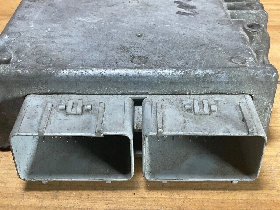 Chrysler Voyager 1999 módulo informático motor 3,3 L ECM PCM 04727245AD Foto 4 de 4