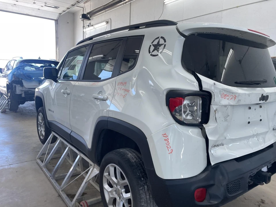 Espejo retrovisor derecho usado se adapta a: Jeep Renegade 2017 pintado eléctrico térmico sin giro si Foto 4 de 4