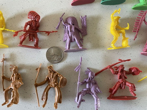Vintage 21 Cowboys-21 Indians Approx. 2" With Additional Hard Plastic Miniatures - Picture 13 of 16