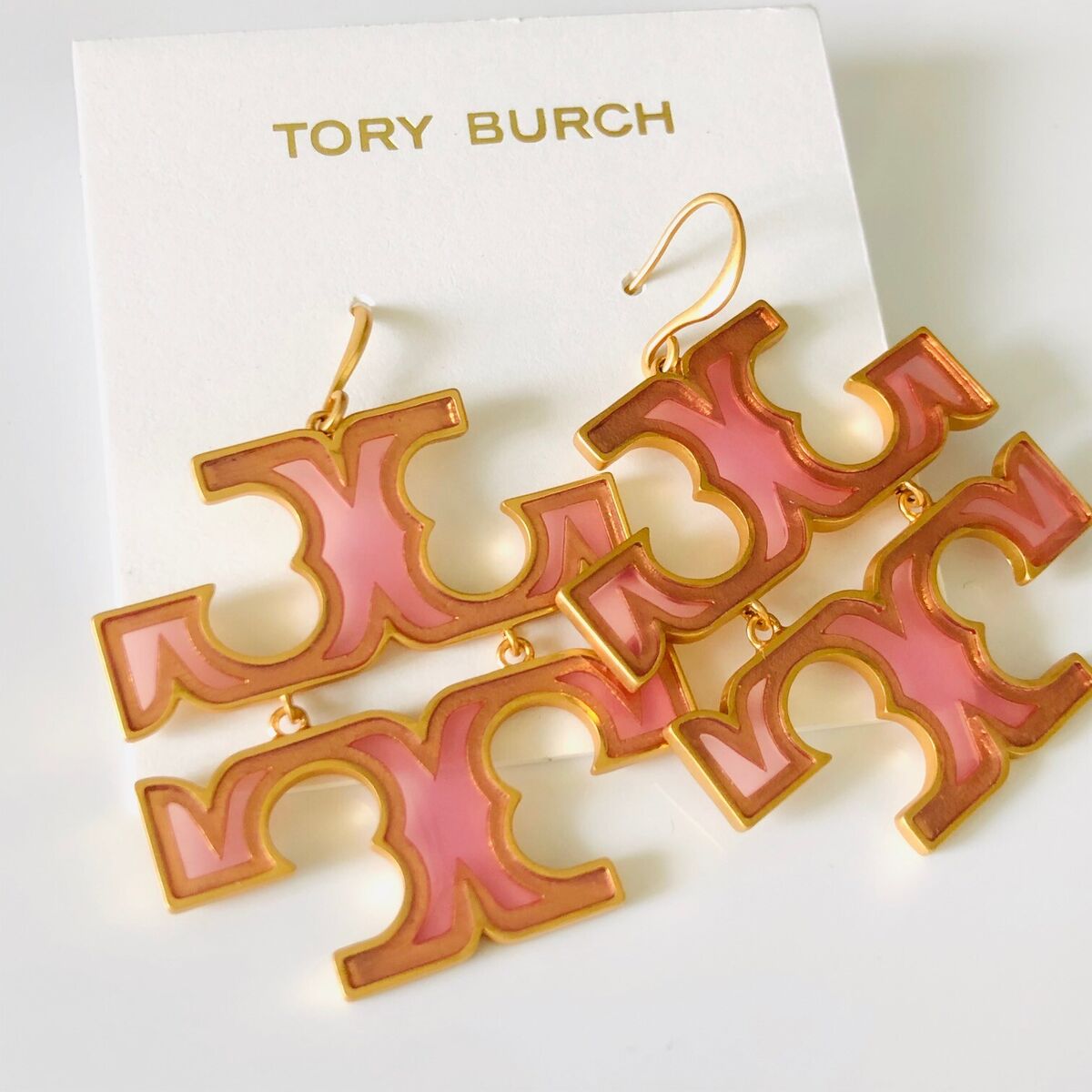 【NY発祥 TORY BURCH】2色 TRANSPARENT DROP EARRING Auth NEW Tory Burch T Transparent PINK Double Logo Statement