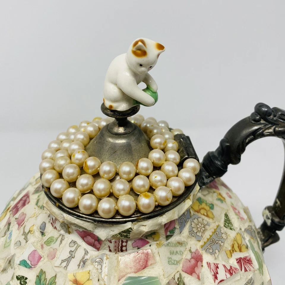 ÚNICA EN SU CLASE Hermosa Tetera de Mosaico Hecha a Mano Azulejo Plateado-Shabby Chic/Cúcleo de Casa Usada en Excelente Condición Foto 2 de 4