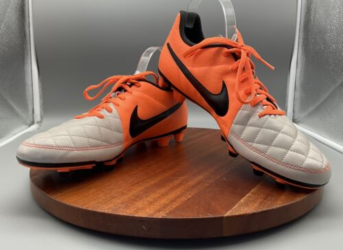 Nike Tiempo Fußballschuhe Herren Größe 12 neu ohne Etikett sand schwarz atomarorange
