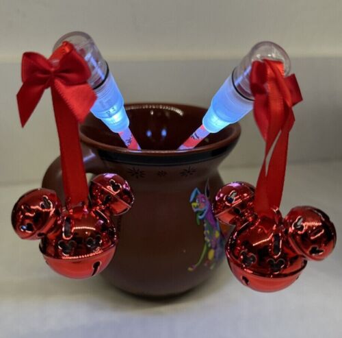 Nuovo 2023 Disney Parks Holiday Topolino Illumina Jingle Bell Swizzle Stick - Foto 4 di 4