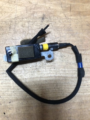 2017-2020 Hyundai Elantra Right Antenna Amplifier Unit - 96270-F2000 - Picture 2 of 3