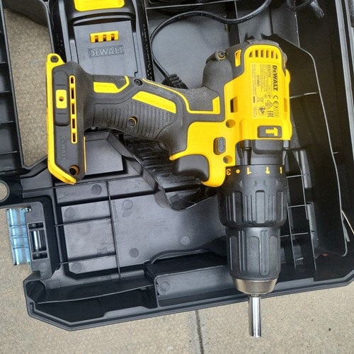 DeWalt DCD778L2T combi Drill with 3ah battery and Carrying Case - Picture 7 of 18
