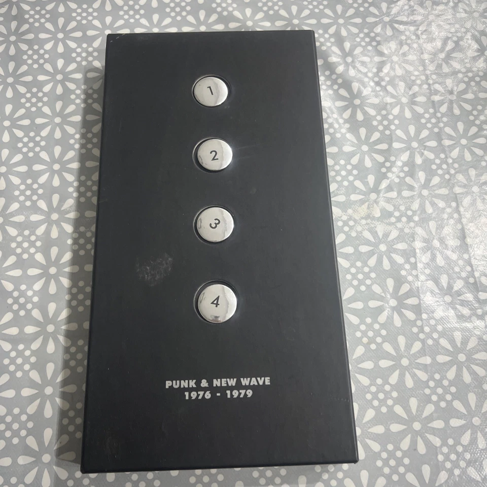 1234 PUNK and NEW WAVE 1976-1979.      Universal 5 cd collection Foto 2 de 4