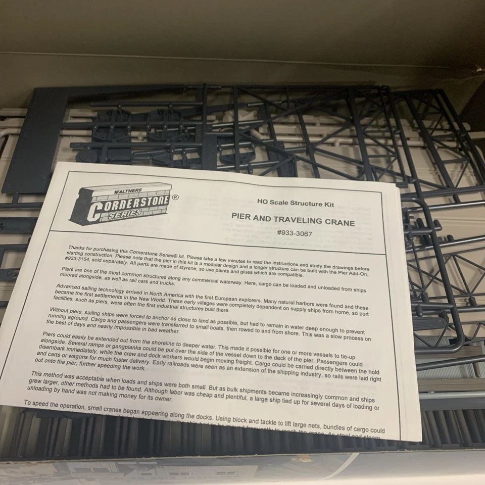 Walthers 933-3067 HO Pier & Traveling Crane Construction Vehicle Kit, Open Box - Image 4 of 4