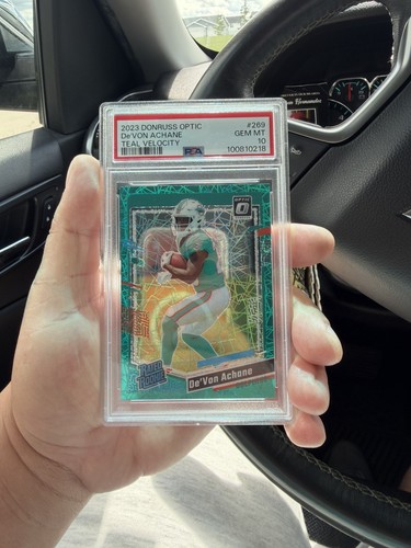 De'Von Achane [Teal Velocity] #269 2023 Panini Donruss Optic card