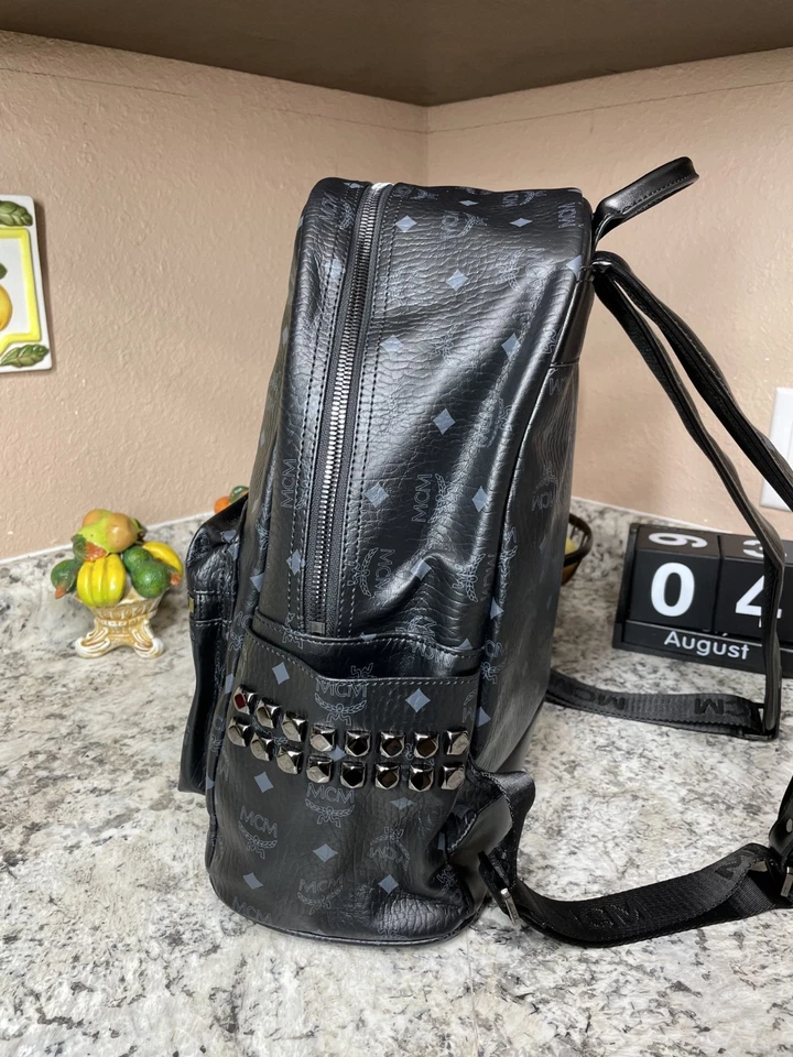 MCM Mochila Negra Grande Lateral Tachonada Envío el Mismo Día Foto 2 de 4