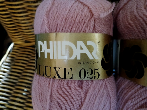 2 Skeins PHILDAR LUXE 025 Yarn #115Z189 Rose? Each 1.8 ozs. 85% Acrylic 15% Wool - Picture 2 of 12