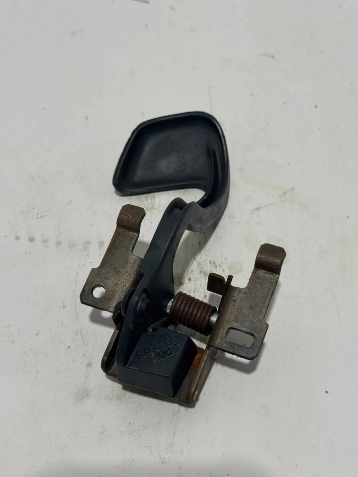 GMC JIMMY 1994-1998 MANIJA DE PUERTA INTERIOR DELANTERA DERECHA USADA OEM Foto 3 de 4
