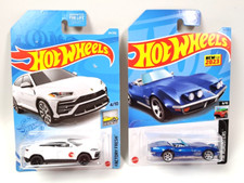 Hot Wheels Super Custom - 17 Lamborghini Urus y 72 Stingray Convert con neumáticos reales