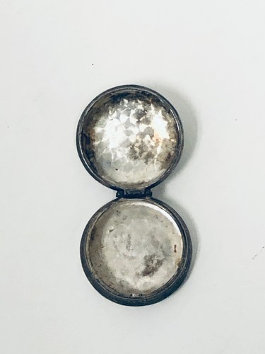 Vintage Sterling Silver CELTIC KNOT Pill Box MFA Sterling Stamp Pill Box - Picture 3 of 4