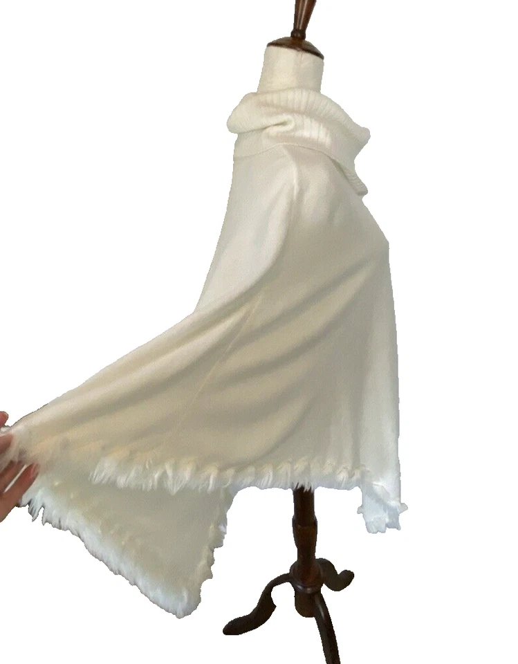Cape Poncho Womens Size L/XL Ivory Faux Fur Fringe Boho Western Alfani Knit - Image 4 of 4