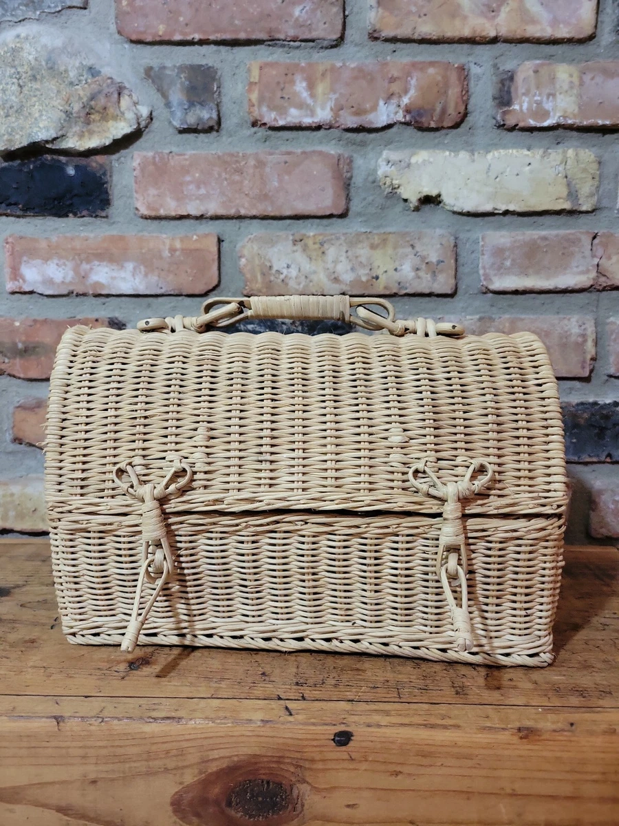 Wicker outlet lunch box