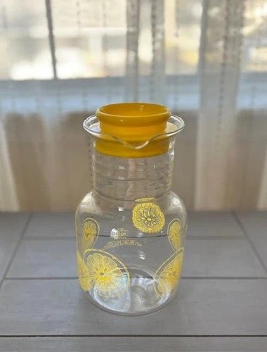 Pyrex Corning 3515 1.5 Qt Juice Carafe Pitcher w Lid Lemon Yellow VTG