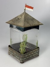 Insektenhaus aus dem frühen 20. Jahrhundert, Froschhäuschen Märklin Bing