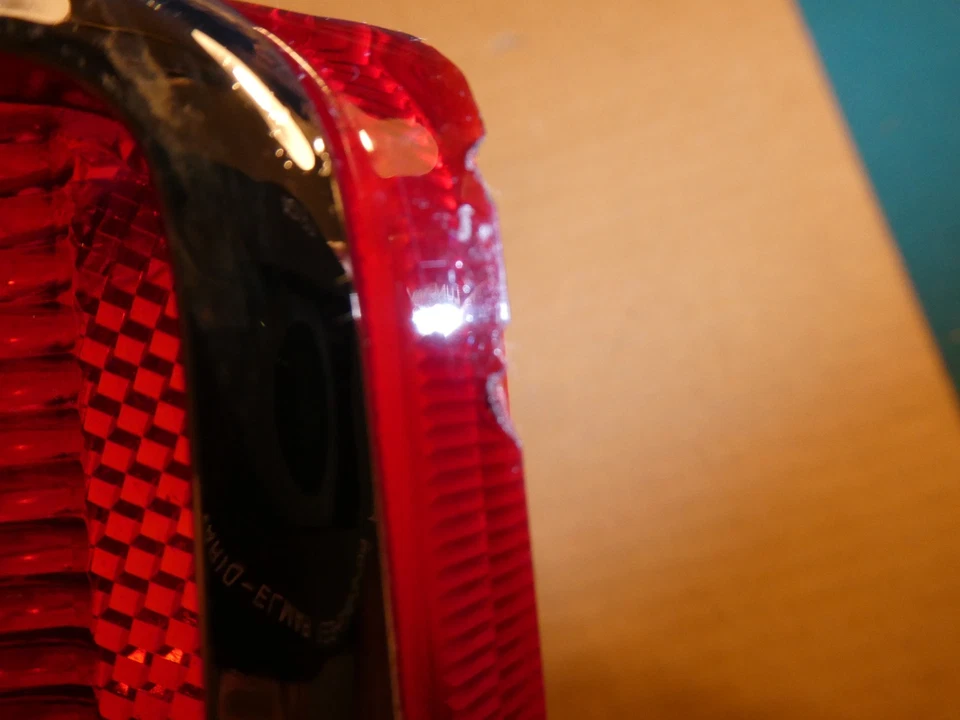 Lente de luz trasera Plymouth Fury 1965 2525524 Foto 3 de 3